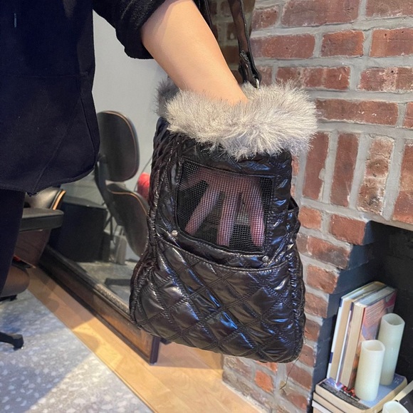 Luxury Pet Carrier in black, quilted with fur and pockets - Picture 7 of 8